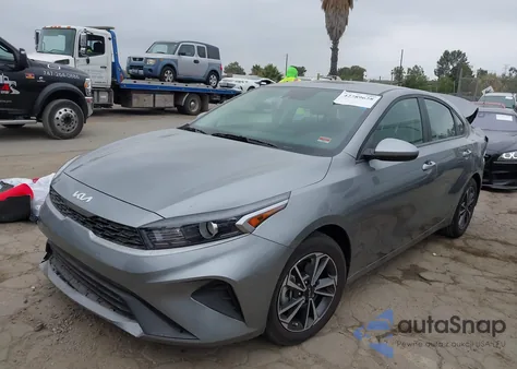 2024 Kia Forte Lxs z USA, uszkodzony, nr VIN 3KPF24AD0RE811797